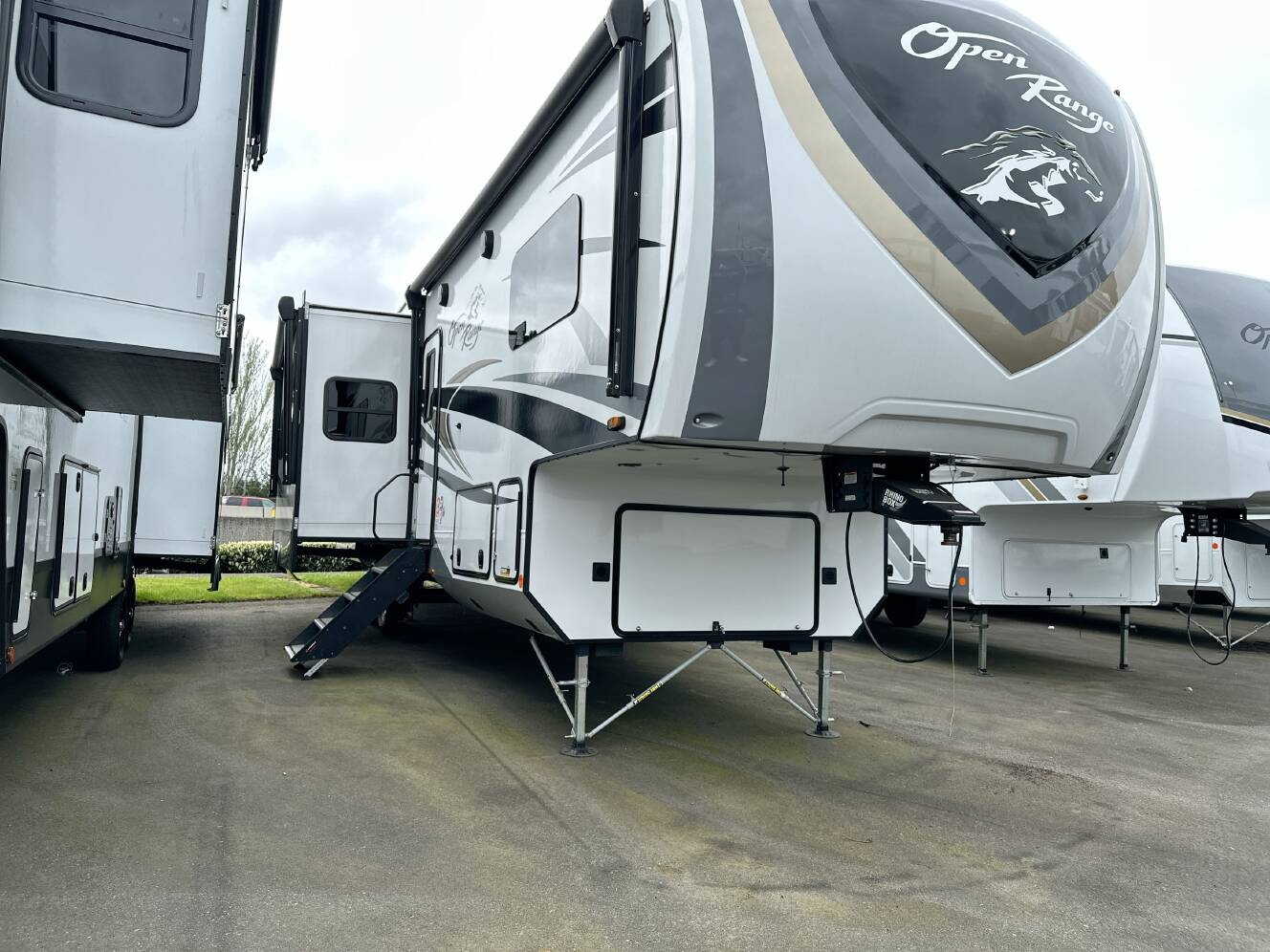 A photo of this 2023 Highland Ridge OPEN RANGE 374BHS