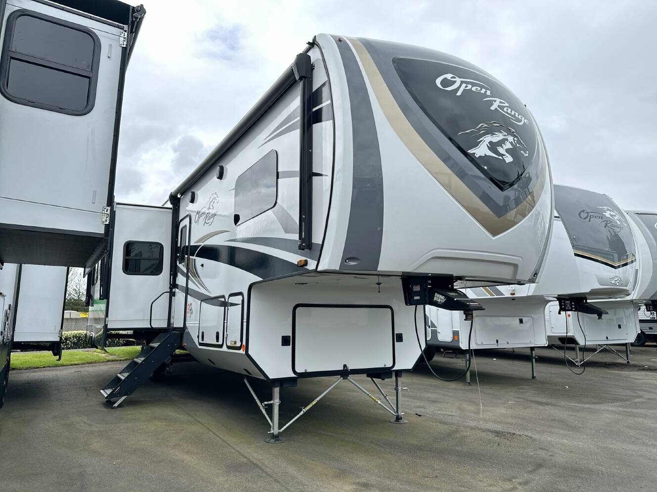 A photo of this 2023 Highland Ridge OPEN RANGE 374BHS