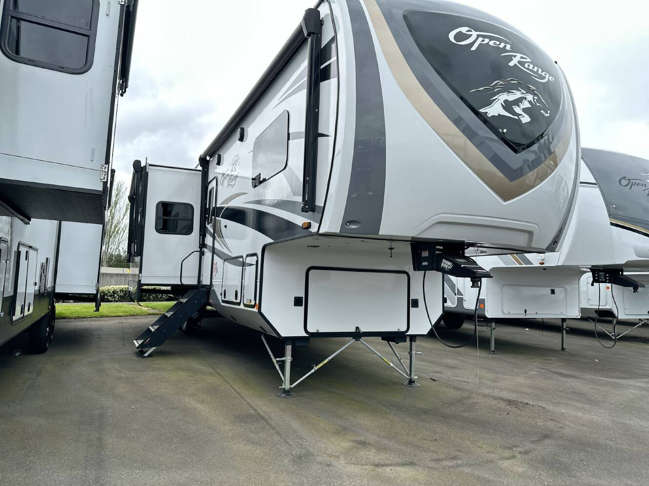 A photo of this 2023 Highland Ridge OPEN RANGE 374BHS