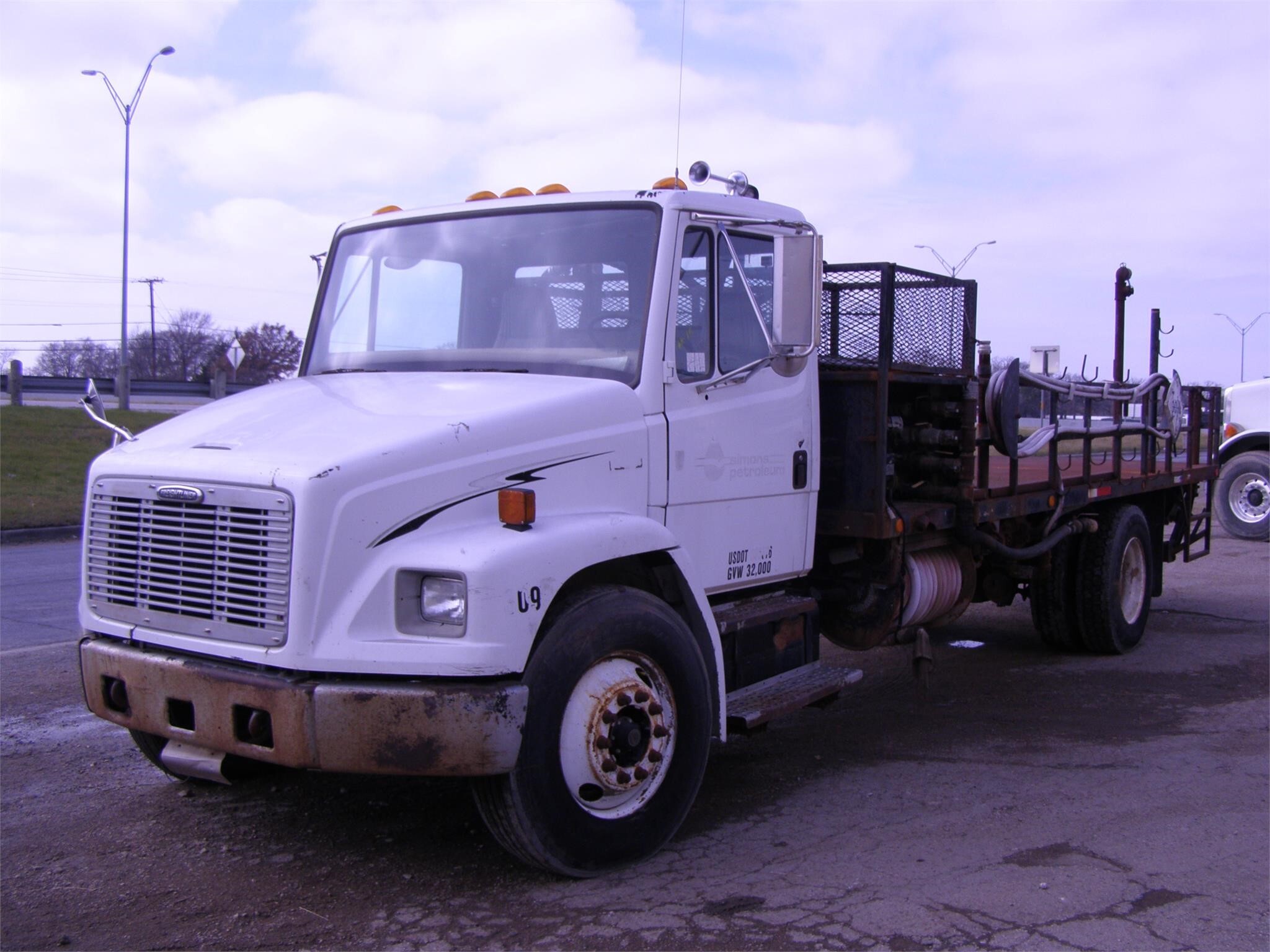 2001 FREIGHTLINER FL70 in Dallas, TX