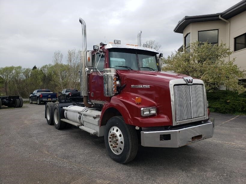 2016 WESTERN STAR 4900 in Caledonia, NY