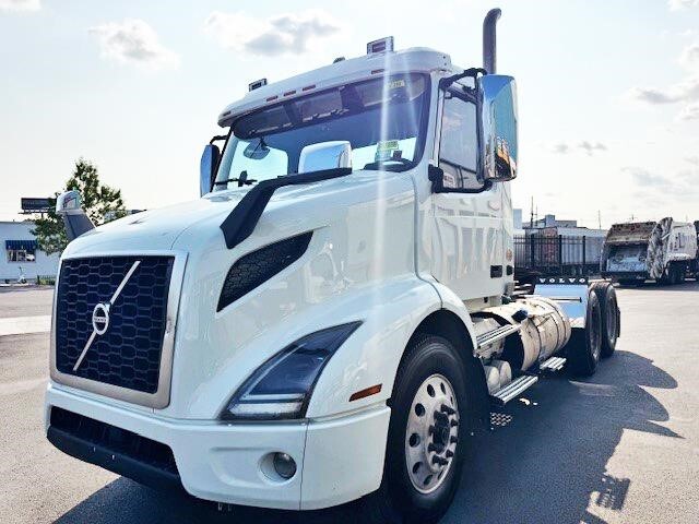 2018 VOLVO VNR64T300 in Bronx, NY