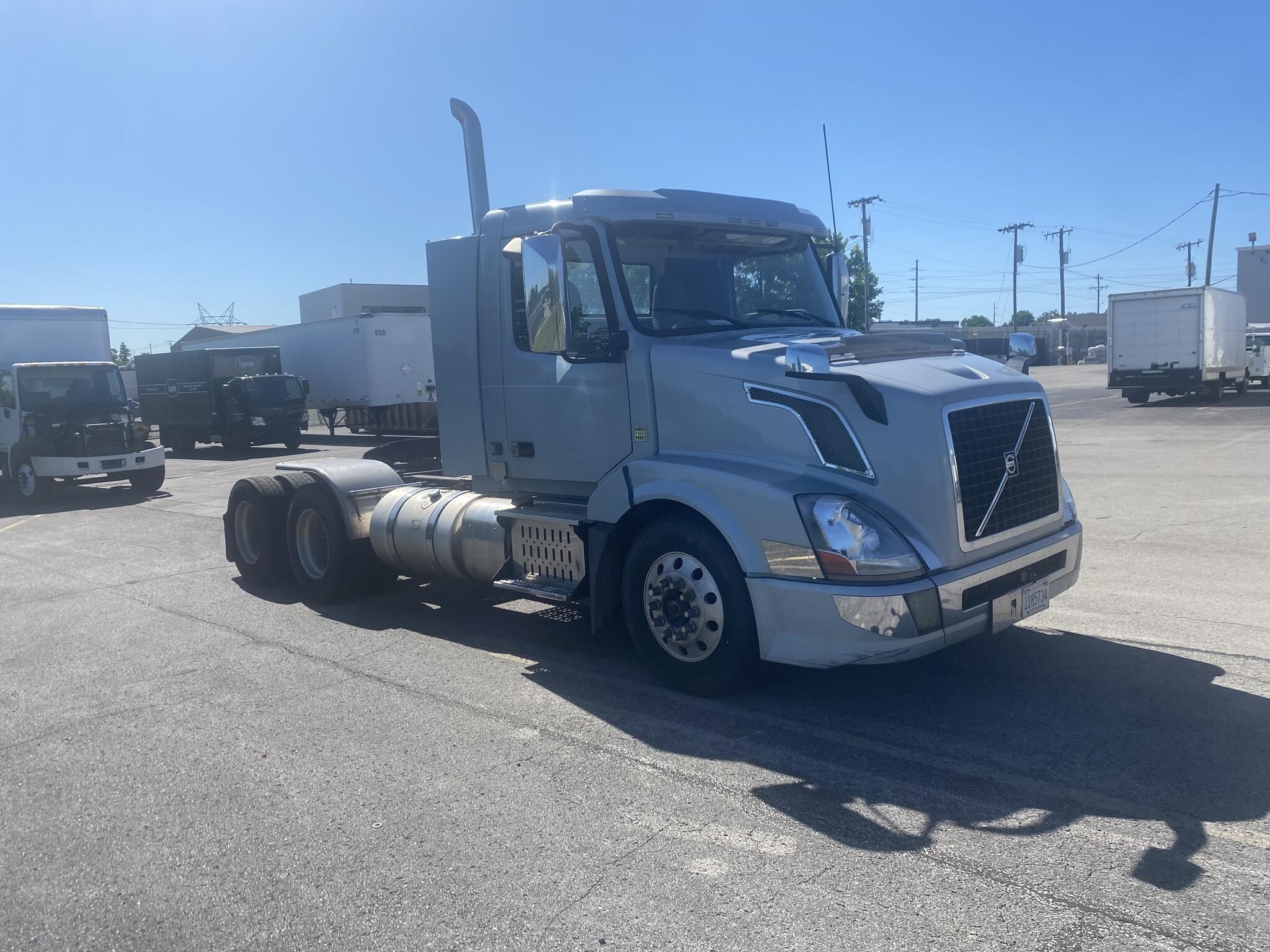 2016 VOLVO VNL64T300 in Nashville, TN