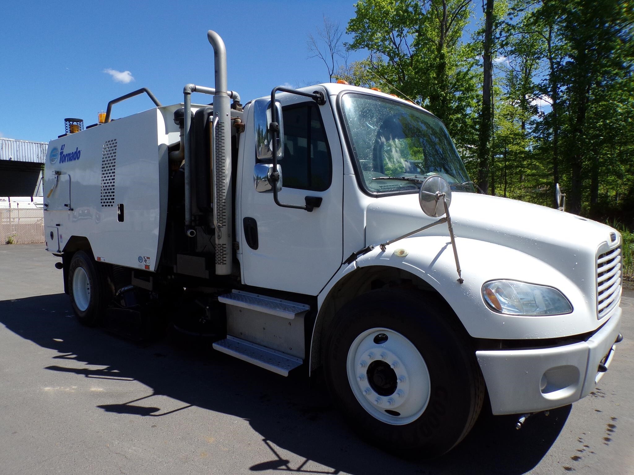 2016 FREIGHTLINER BUSINESS CLASS M2 106 in Langhorne, PA