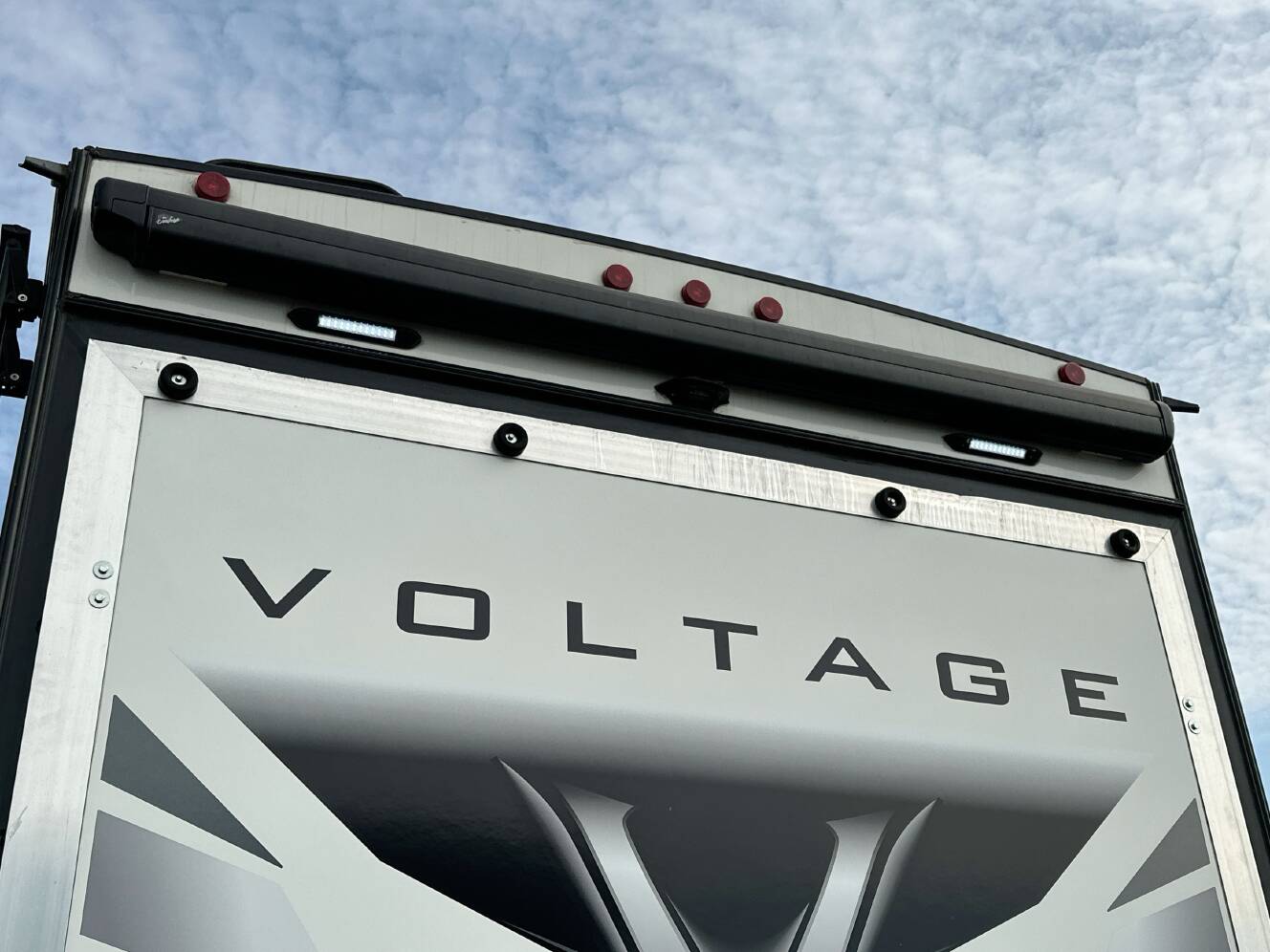 A photo of this 2020 Dutchmen VOLTAGE 4185