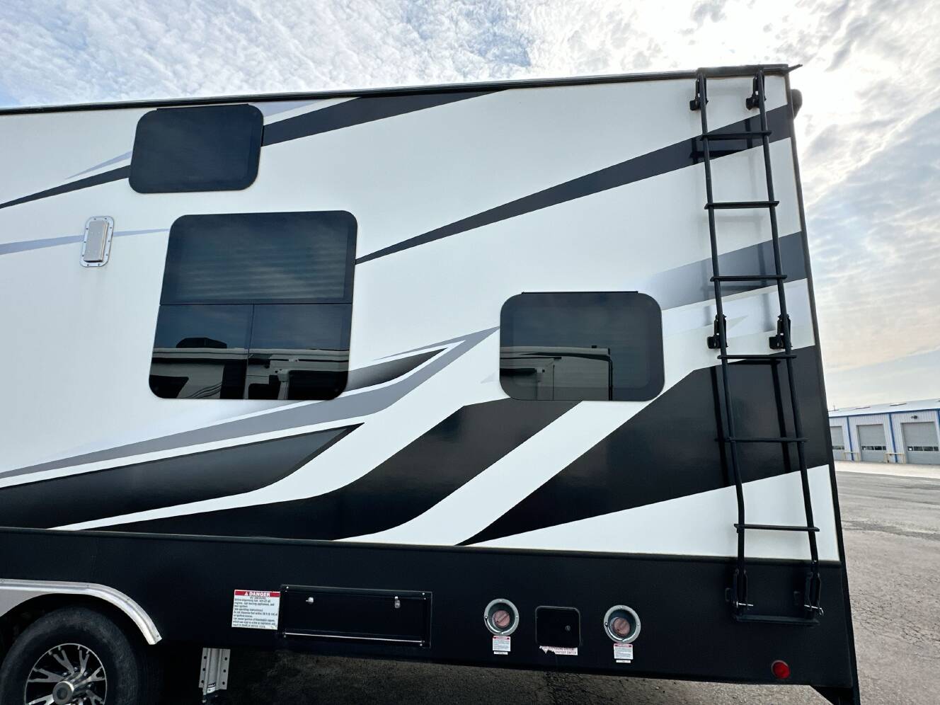 A photo of this 2020 Dutchmen VOLTAGE 4185