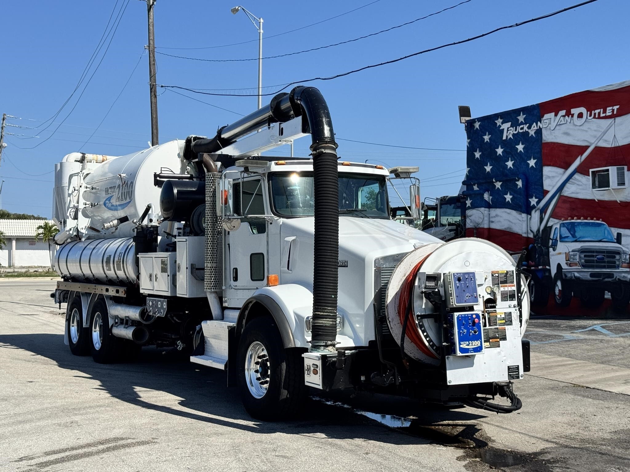 2014 KENWORTH T800 in Miami, FL