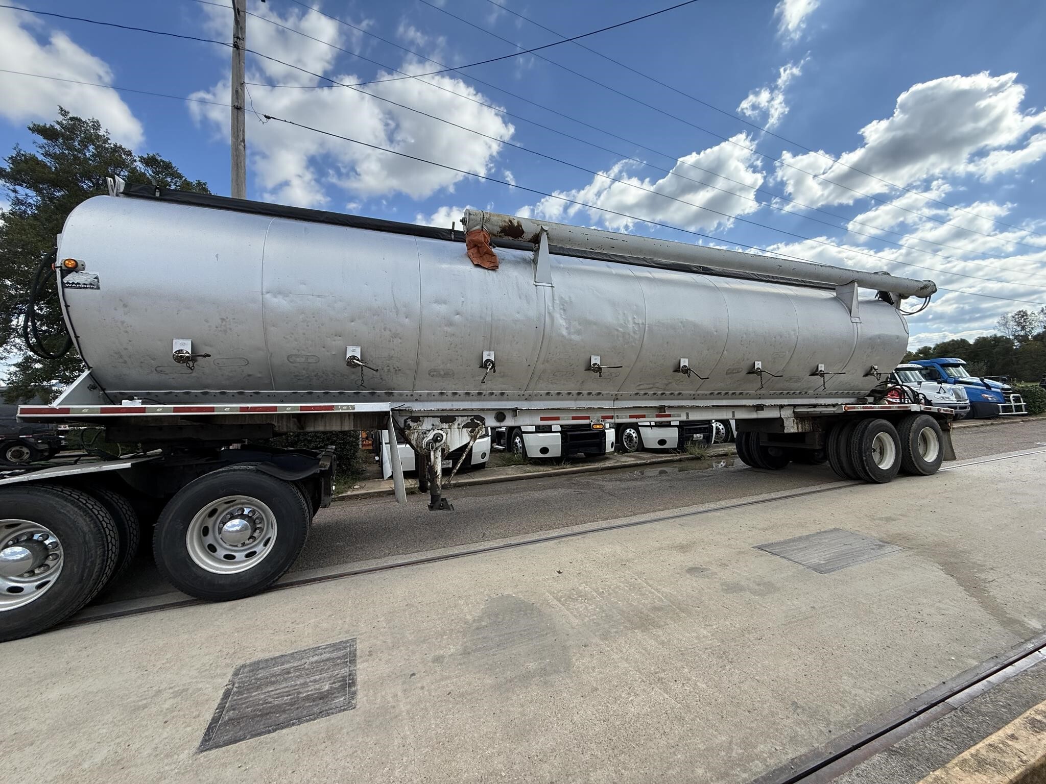 2005 WARREN 8 BAY FEED TRAILER in Covington, TN