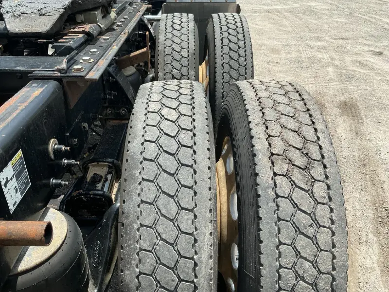 2012 PETERBILT 389