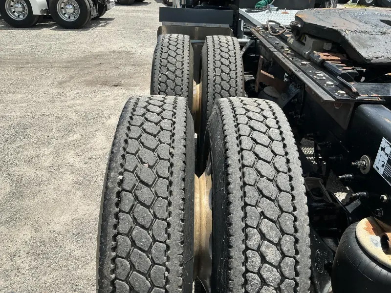 2012 PETERBILT 389