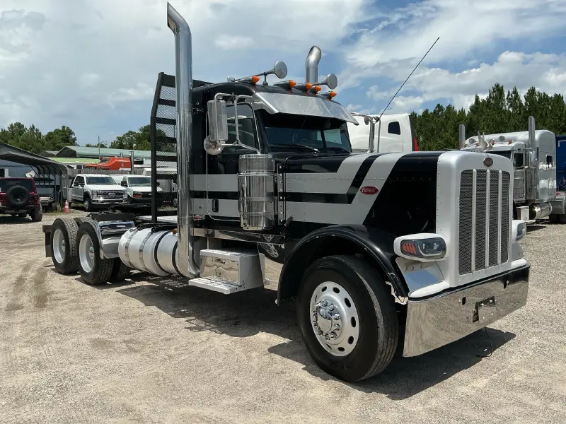 2012 PETERBILT 389