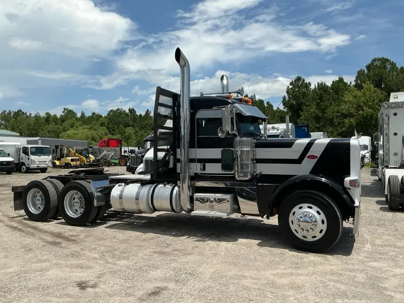 2012 PETERBILT 389