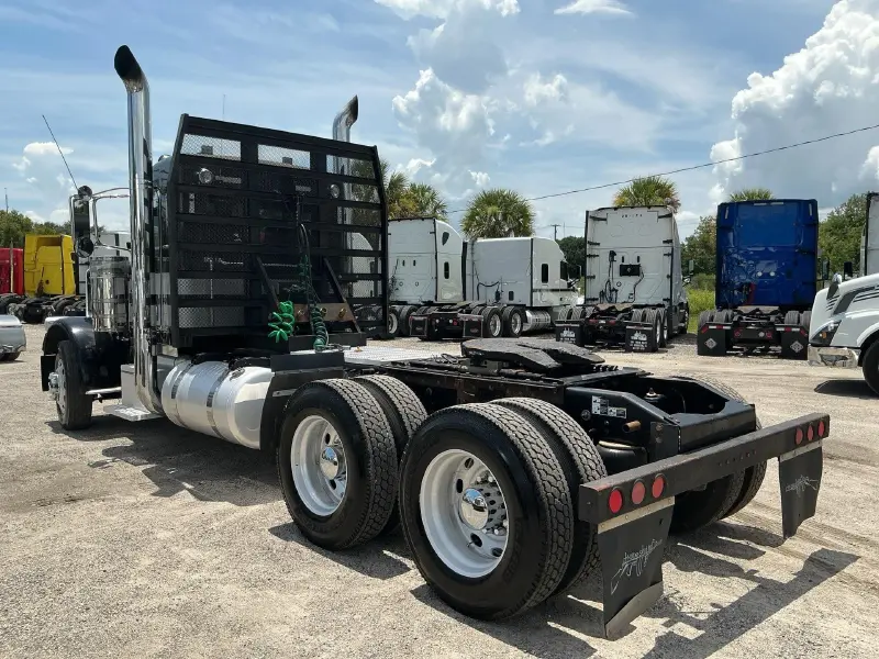 2012 PETERBILT 389
