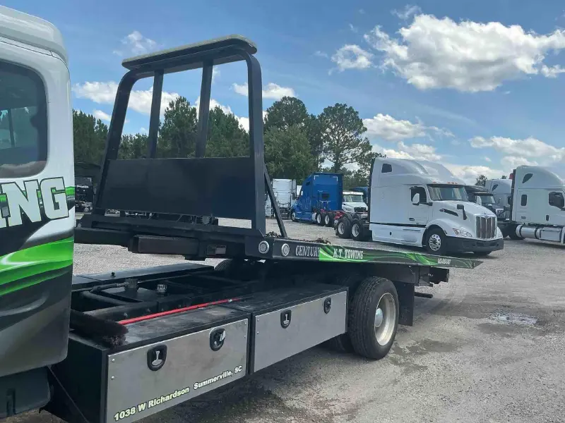 2020 Freightliner M2 106