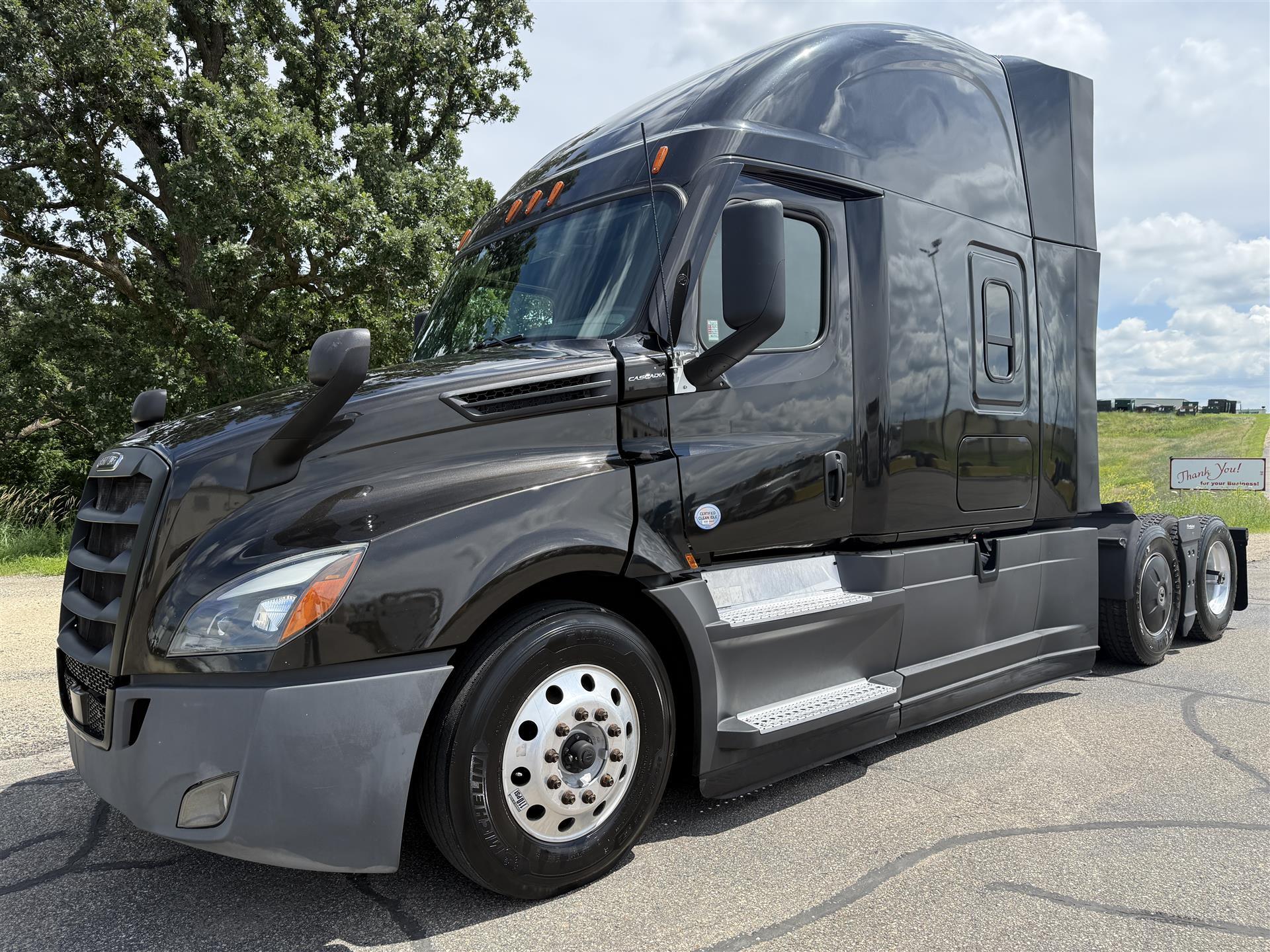 2022 FREIGHTLINER CASCADIA 126 in Rochester, MN