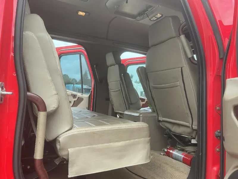 2011 FREIGHTLINER SPORT CHASSIS P2
