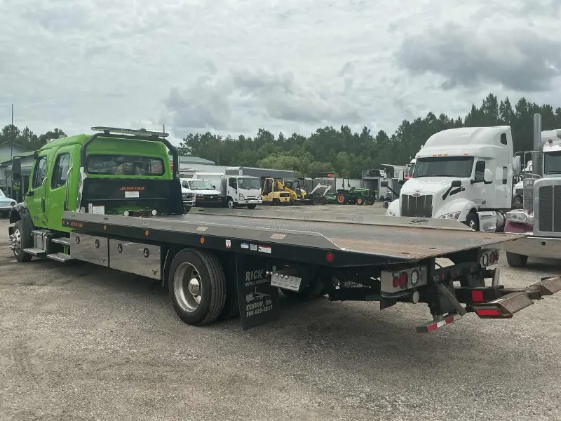 2025 Freightliner M2 106