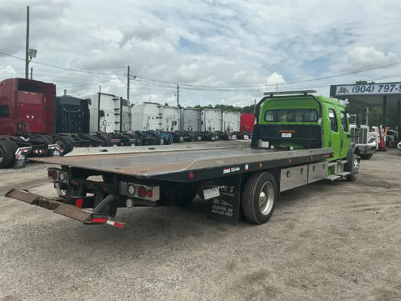 2025 Freightliner M2 106