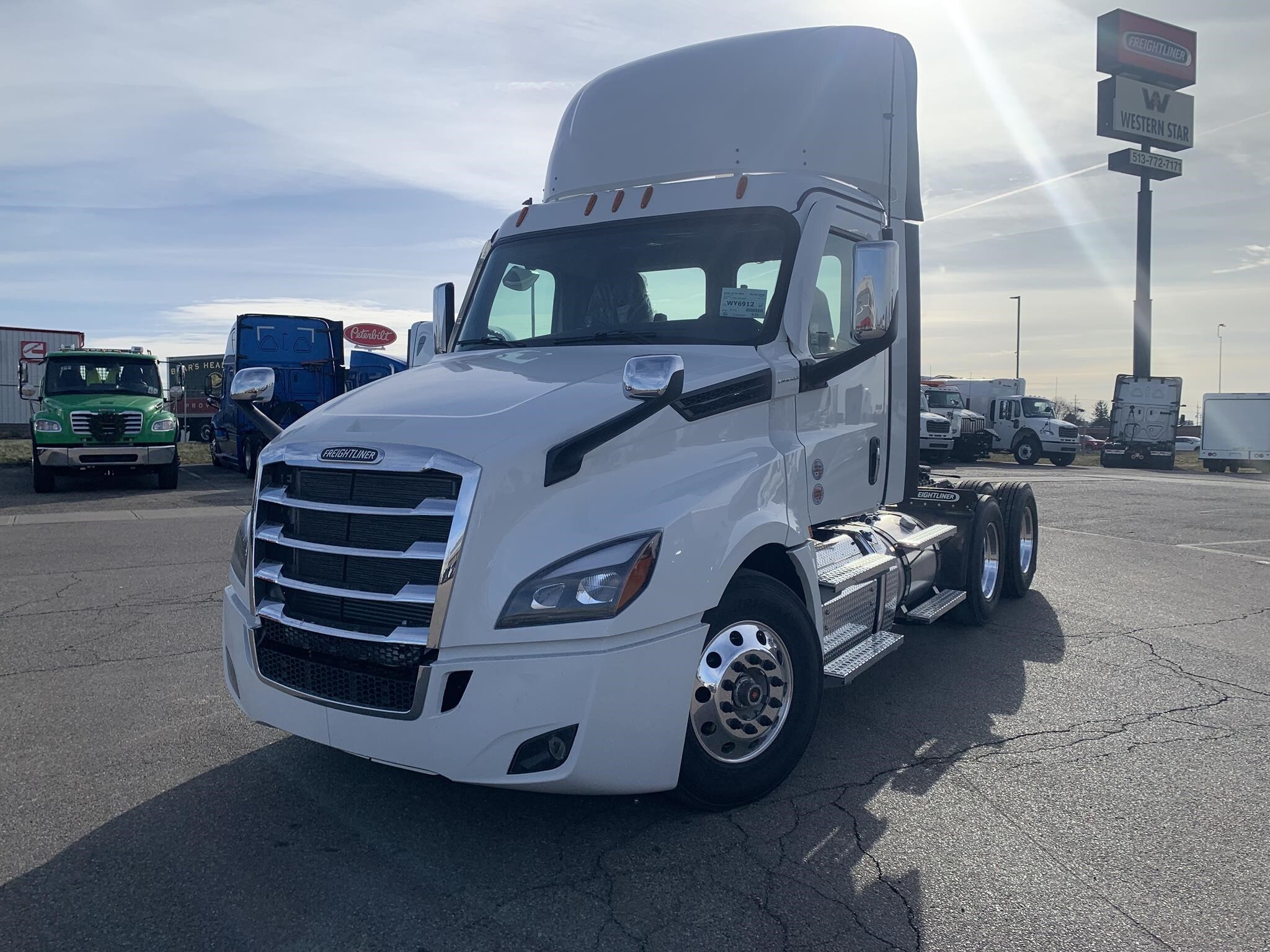 2027 FREIGHTLINER CASCADIA 126 in Cincinnati, OH