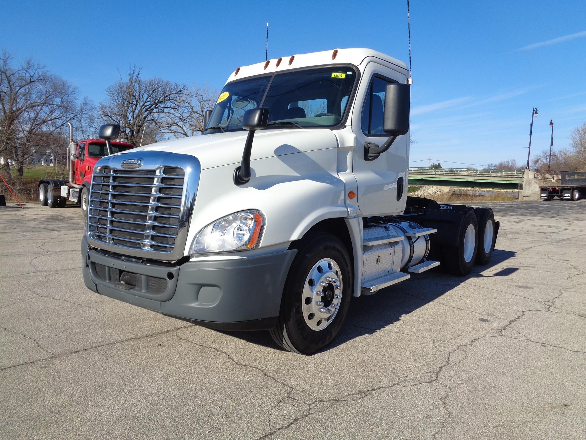 2016 FREIGHTLINER CASCADIA 125 in Fairbank, IA