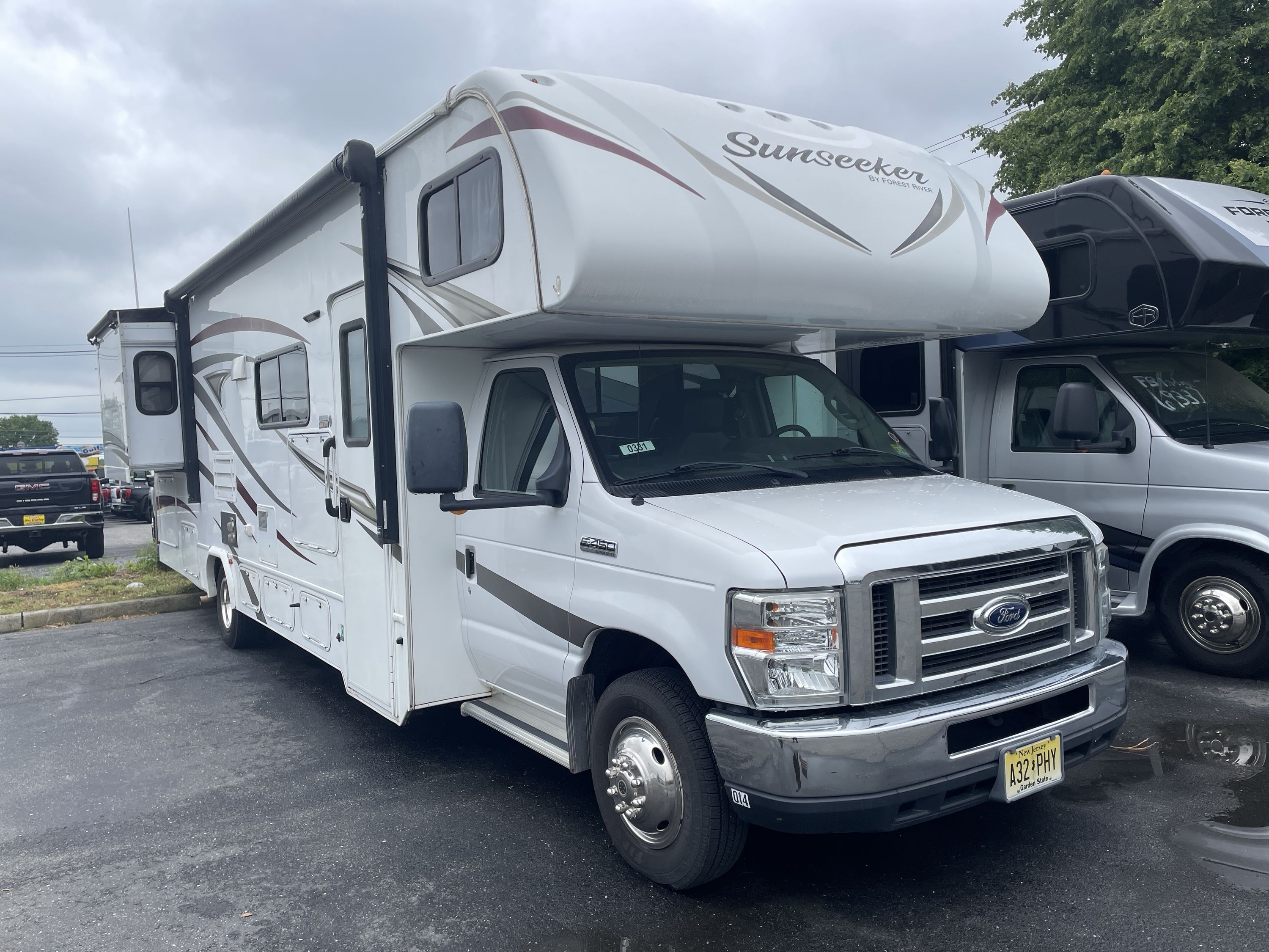 2017 Forest River SUNSEEKER 3010DSF RV