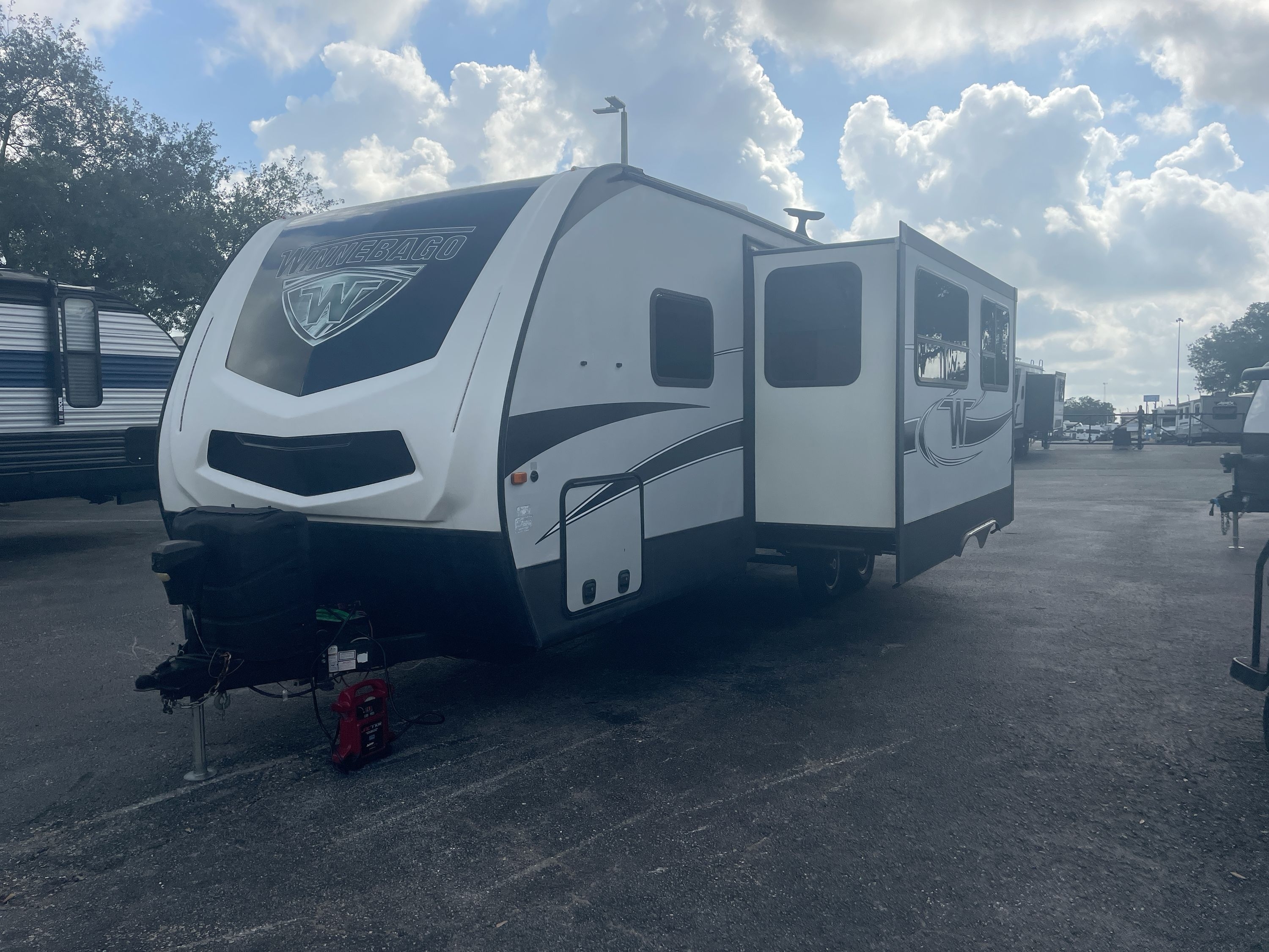 2019 Winnebago MINNIE PLUS 26RBSS in dover FL