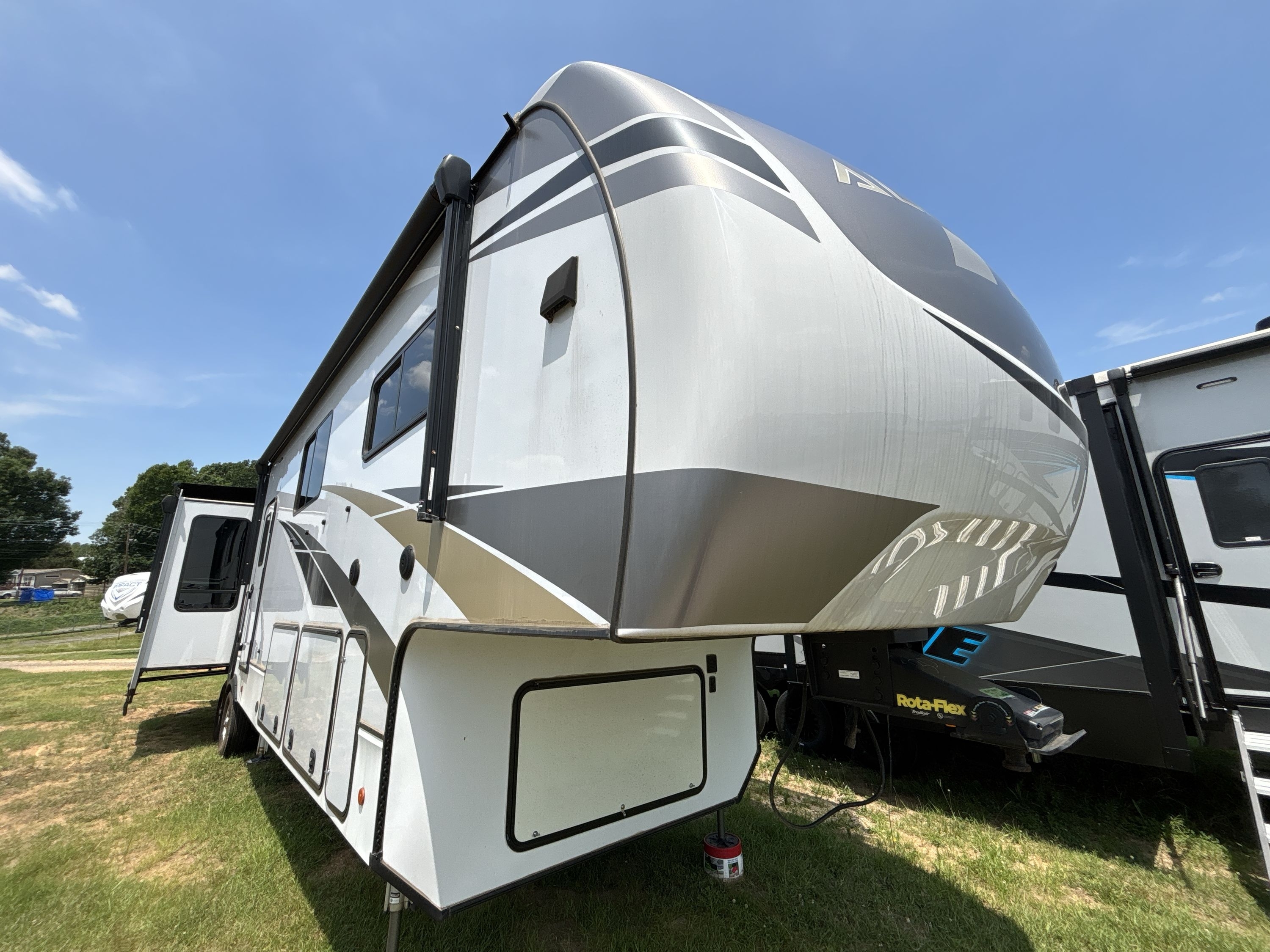 2021 Alliance PARADIGM 390MP RV