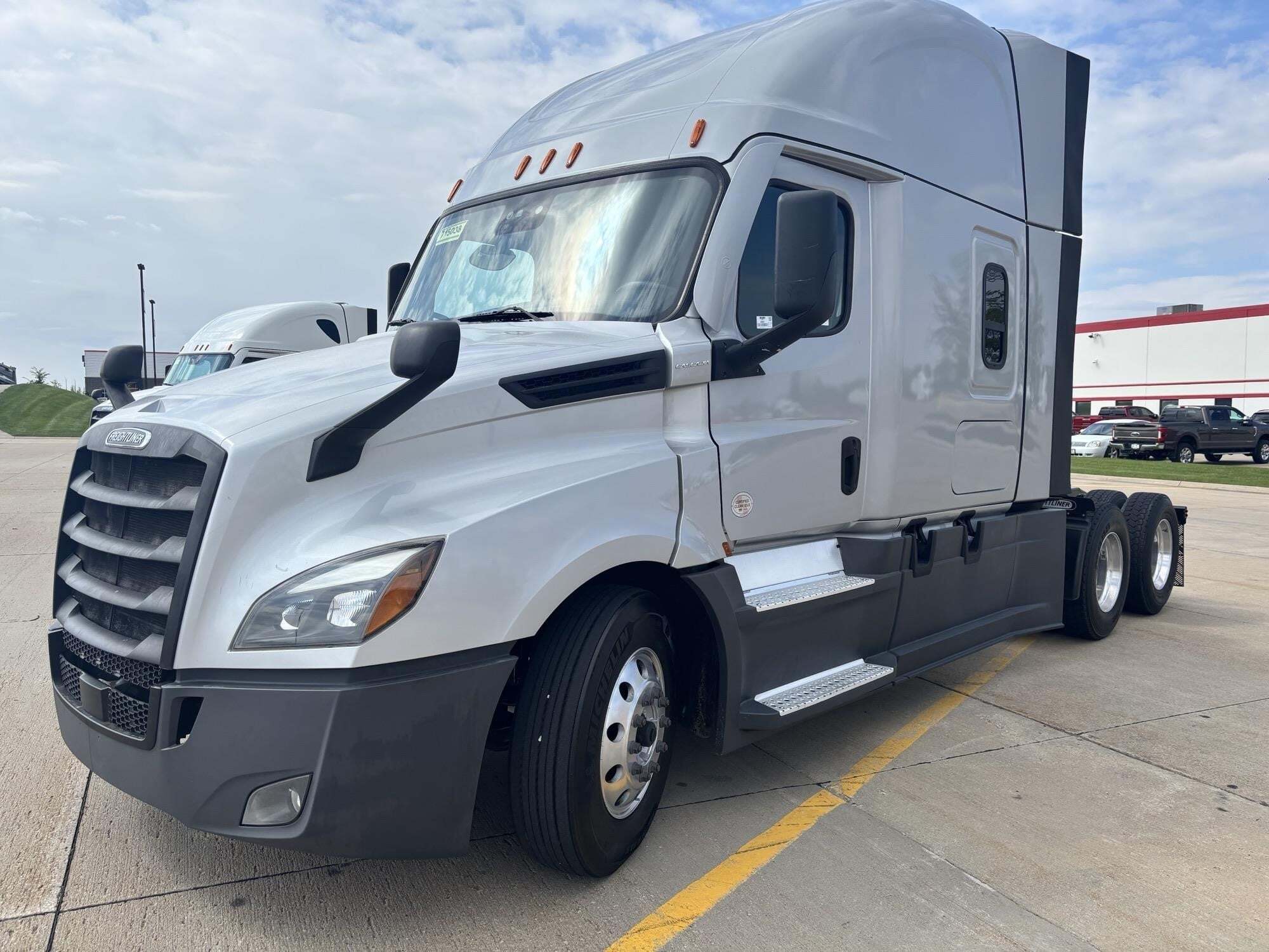2022 FREIGHTLINER CASCADIA 126 in Dubuque, IA