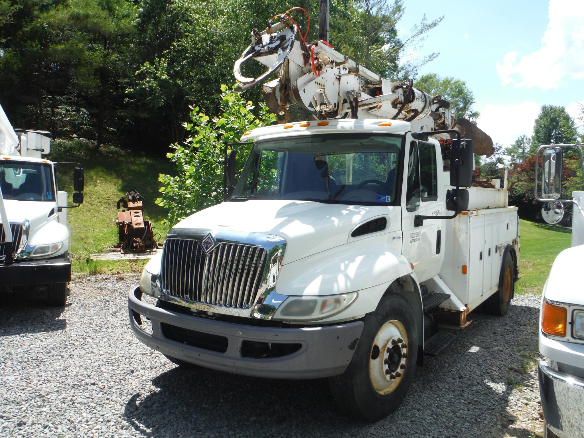2008 INTERNATIONAL DURASTAR 4300 in Charleston, WV