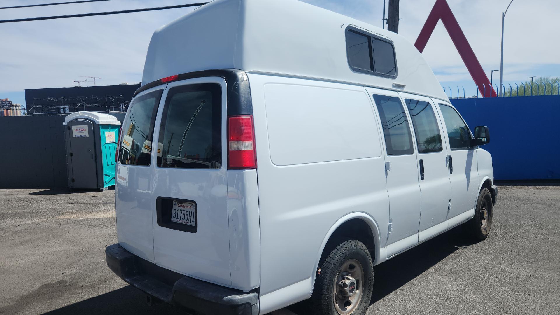2012 GMC SAVANNA 2500 in inglewood CA