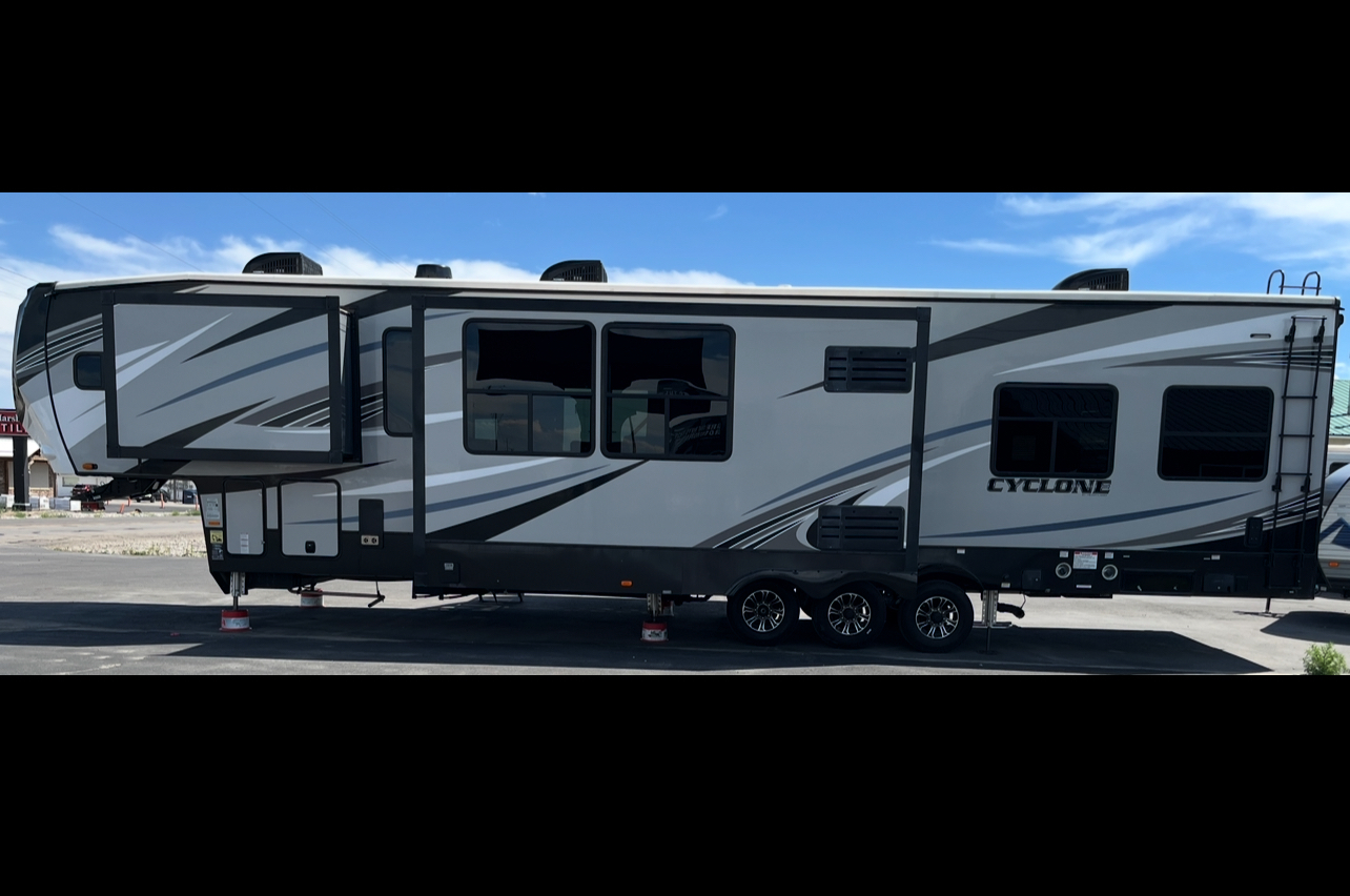 2021 Heartland CYCLONE 4270 in idaho falls ID