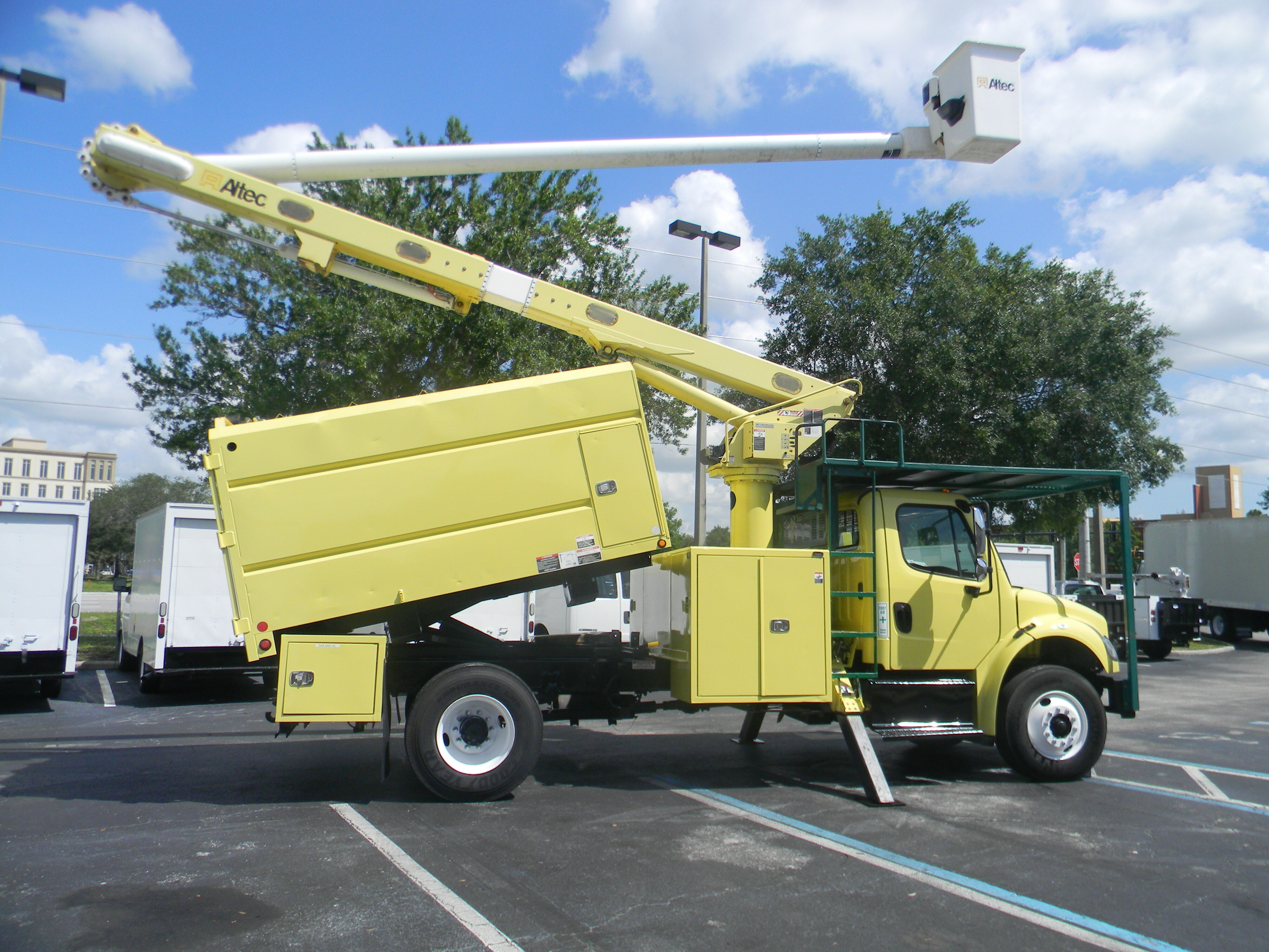 2017 FREIGHTLINER BUSINESS CLASS M2 106 in Sanford, FL