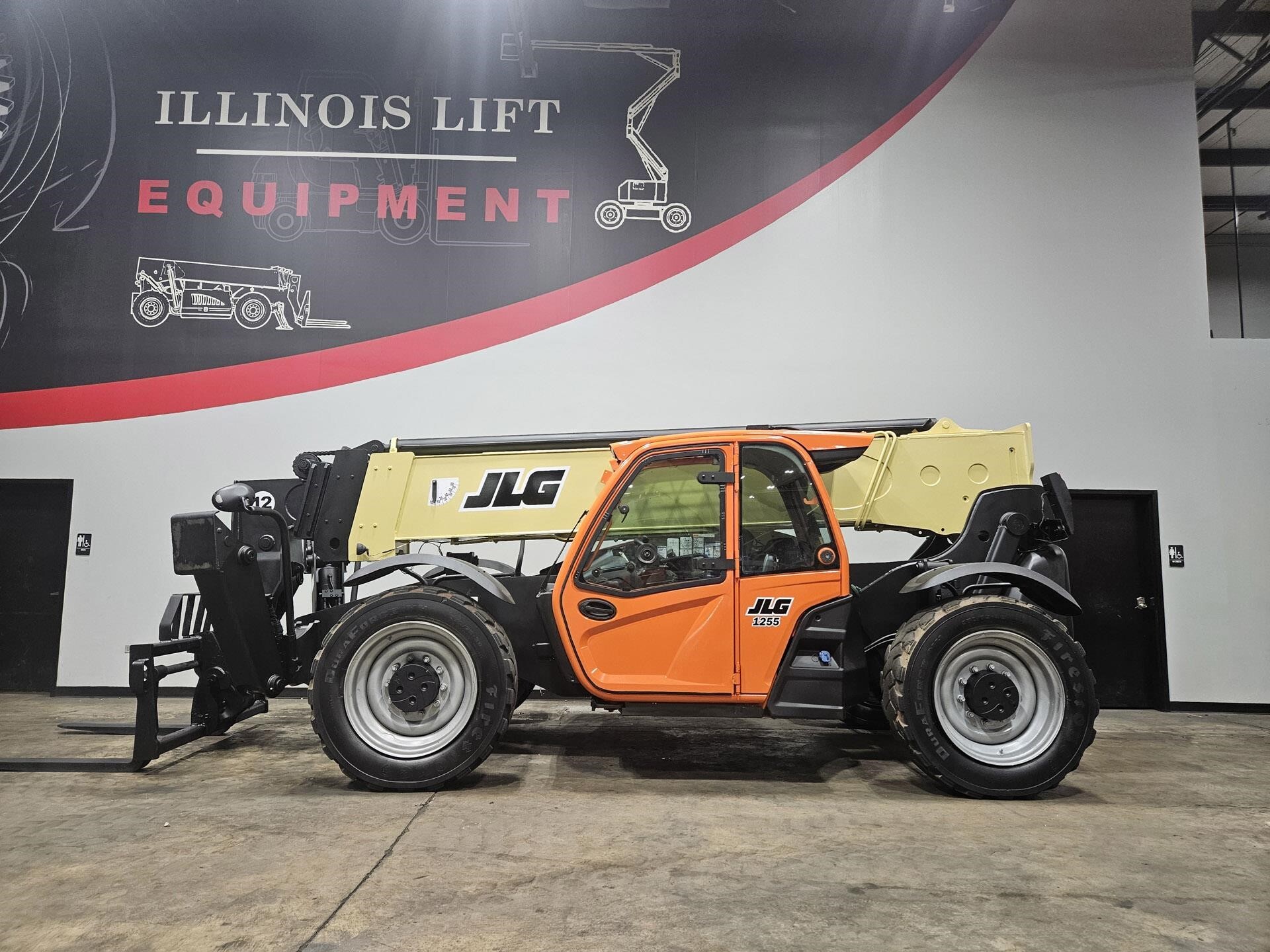 2016 JLG 1255 in Cary, IL