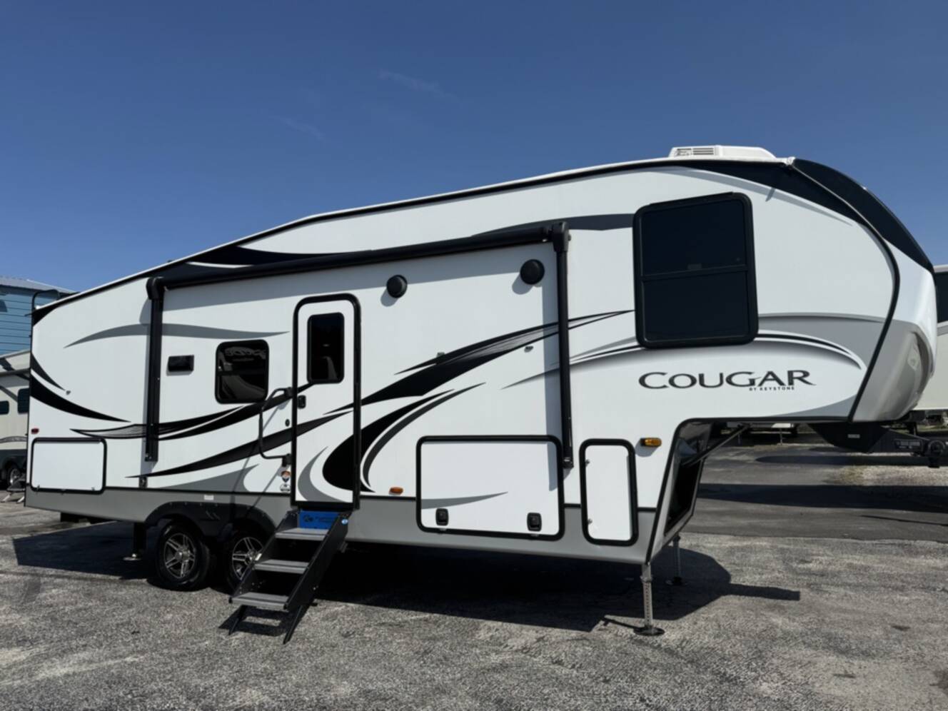 A photo of this 2021 Keystone COUGAR 25RES HALF TON
