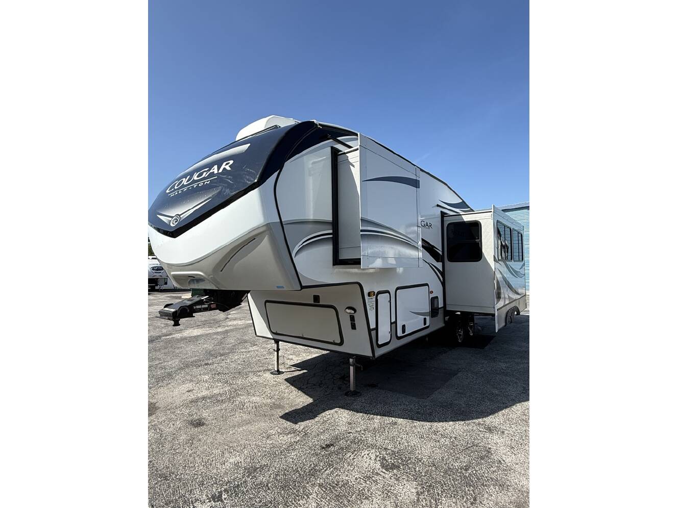A photo of this 2021 Keystone COUGAR 25RES HALF TON