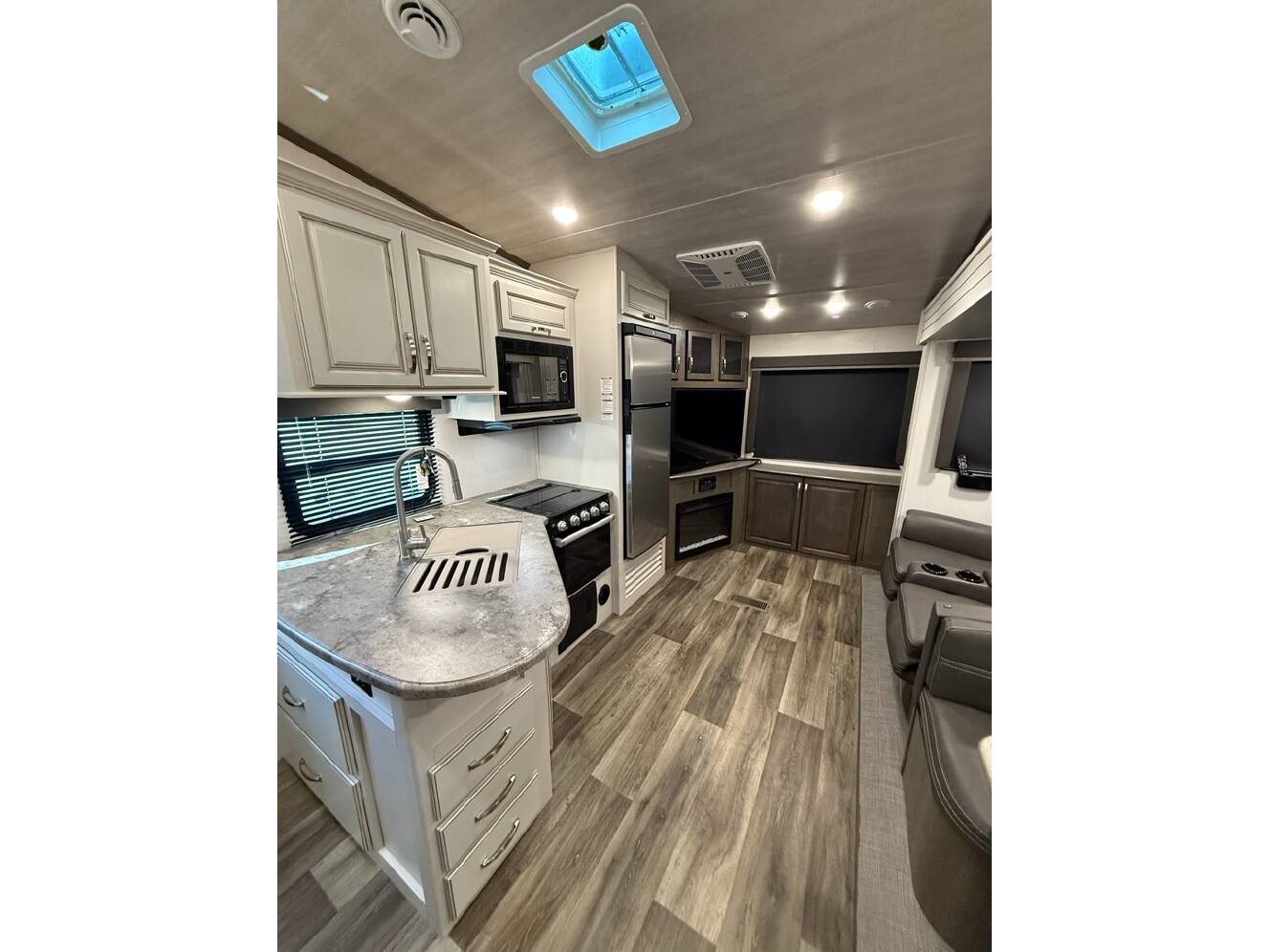 A photo of this 2021 Keystone COUGAR 25RES HALF TON