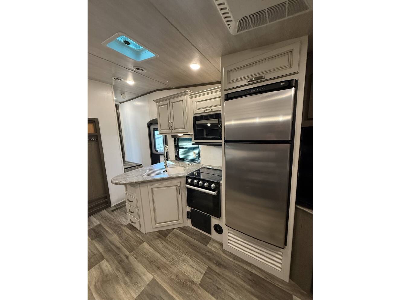 A photo of this 2021 Keystone COUGAR 25RES HALF TON