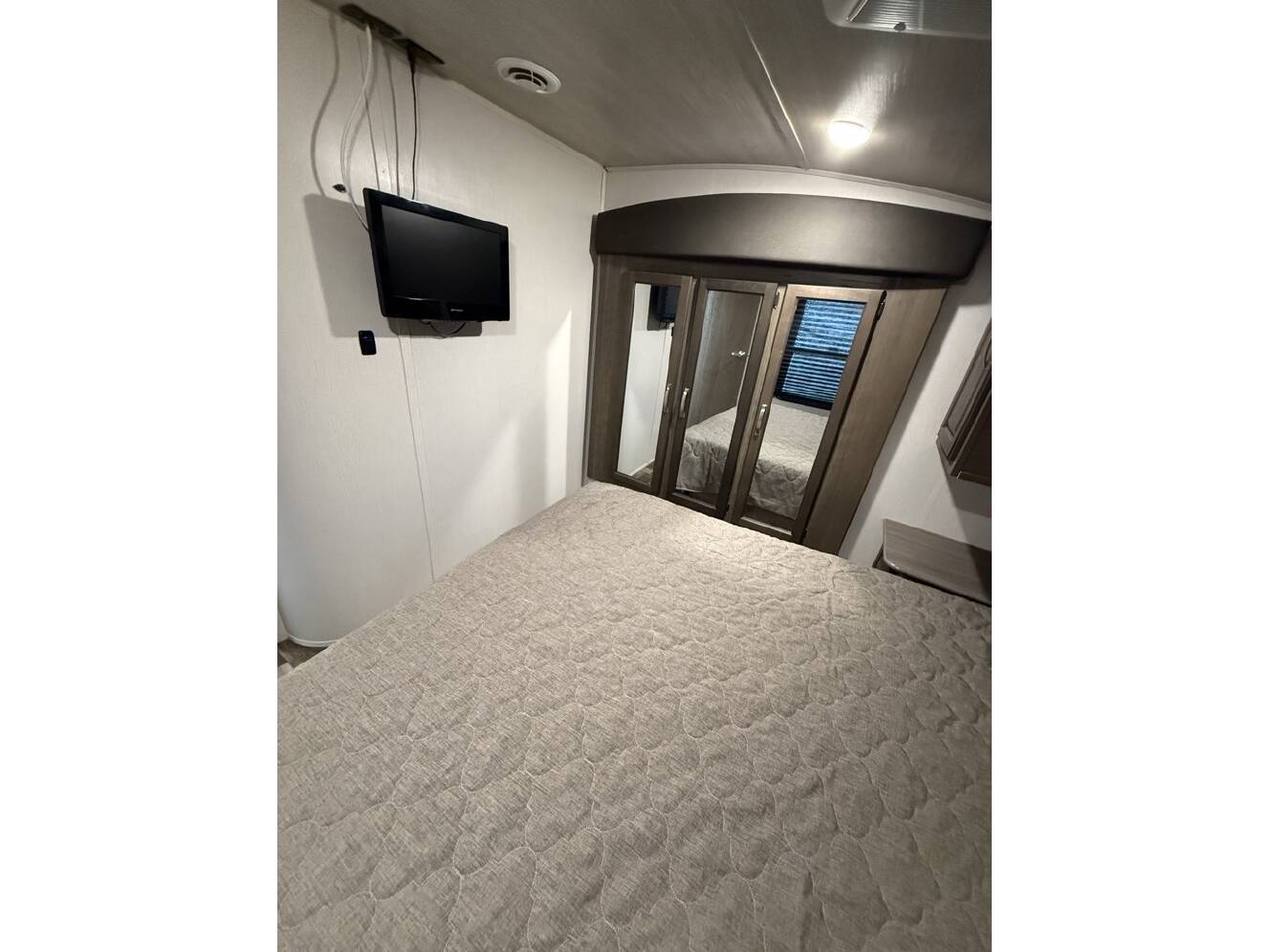 A photo of this 2021 Keystone COUGAR 25RES HALF TON