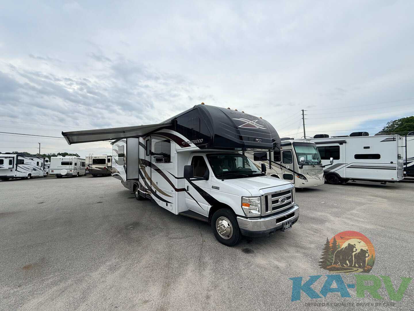 2015 Fleetwood JAMBOREE SPORT 31D in fruitland park FL