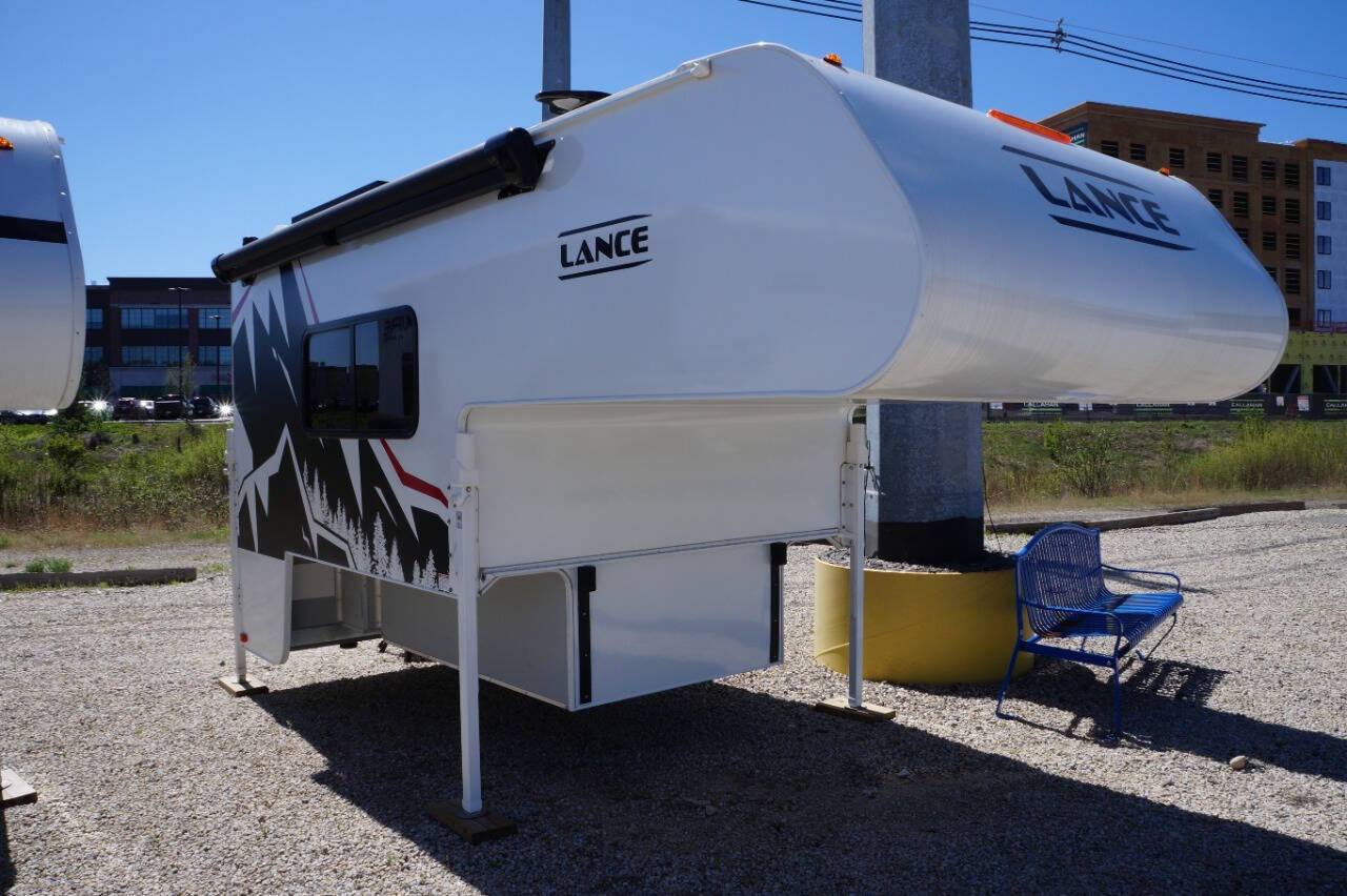 2025 Lance SQ825 RV