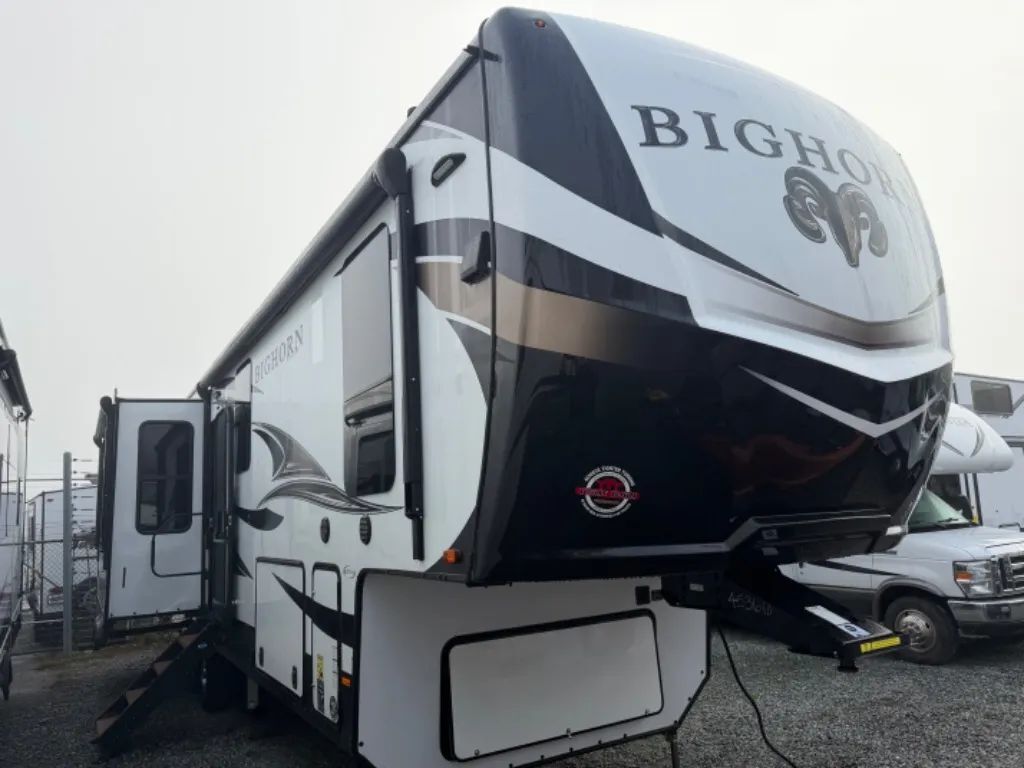 2021 Heartland Rvs Bighorn 3375S 3375SS in kent WA