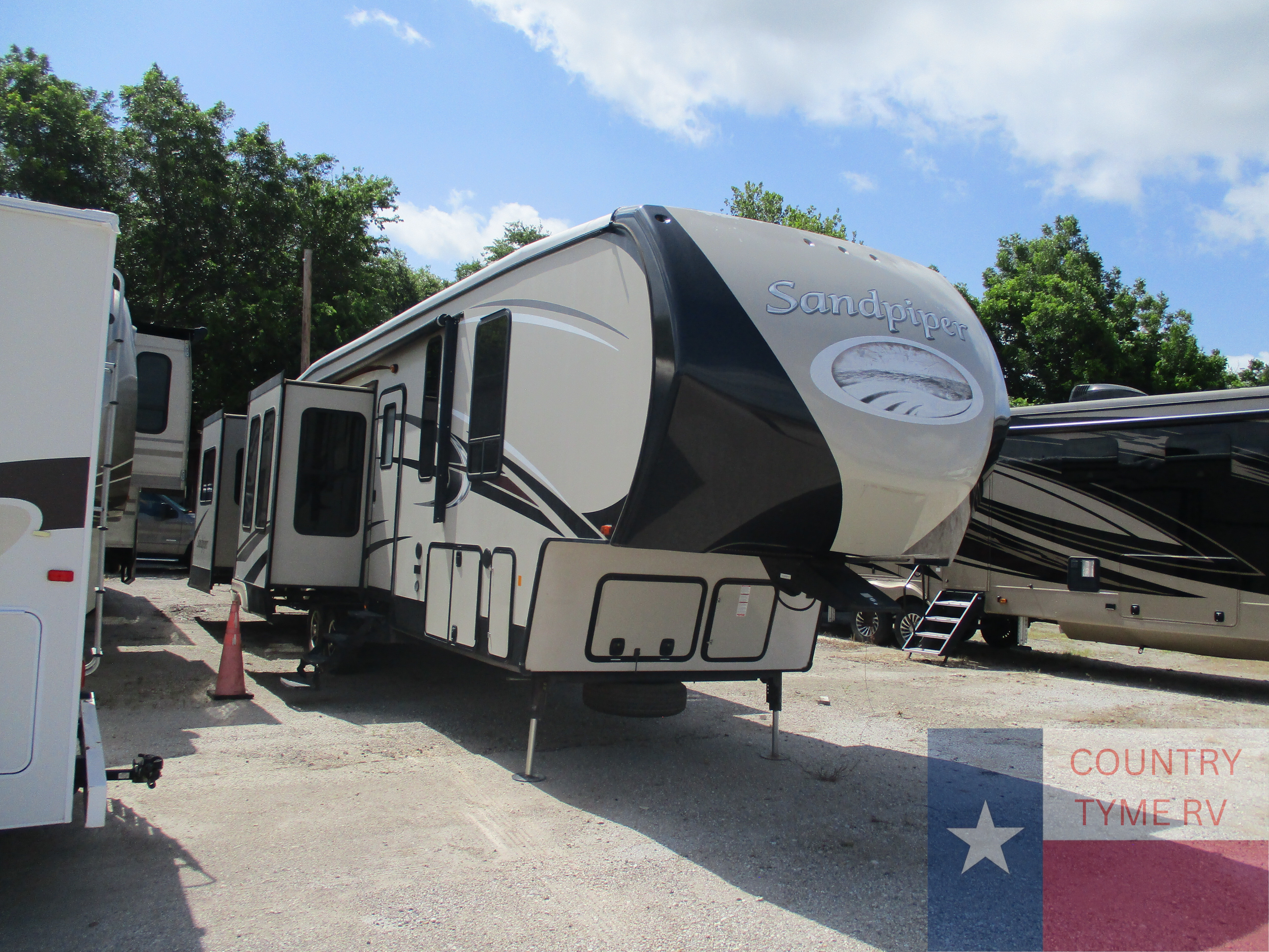2016 Forest River Sandpiper 389RD in georgetown TX