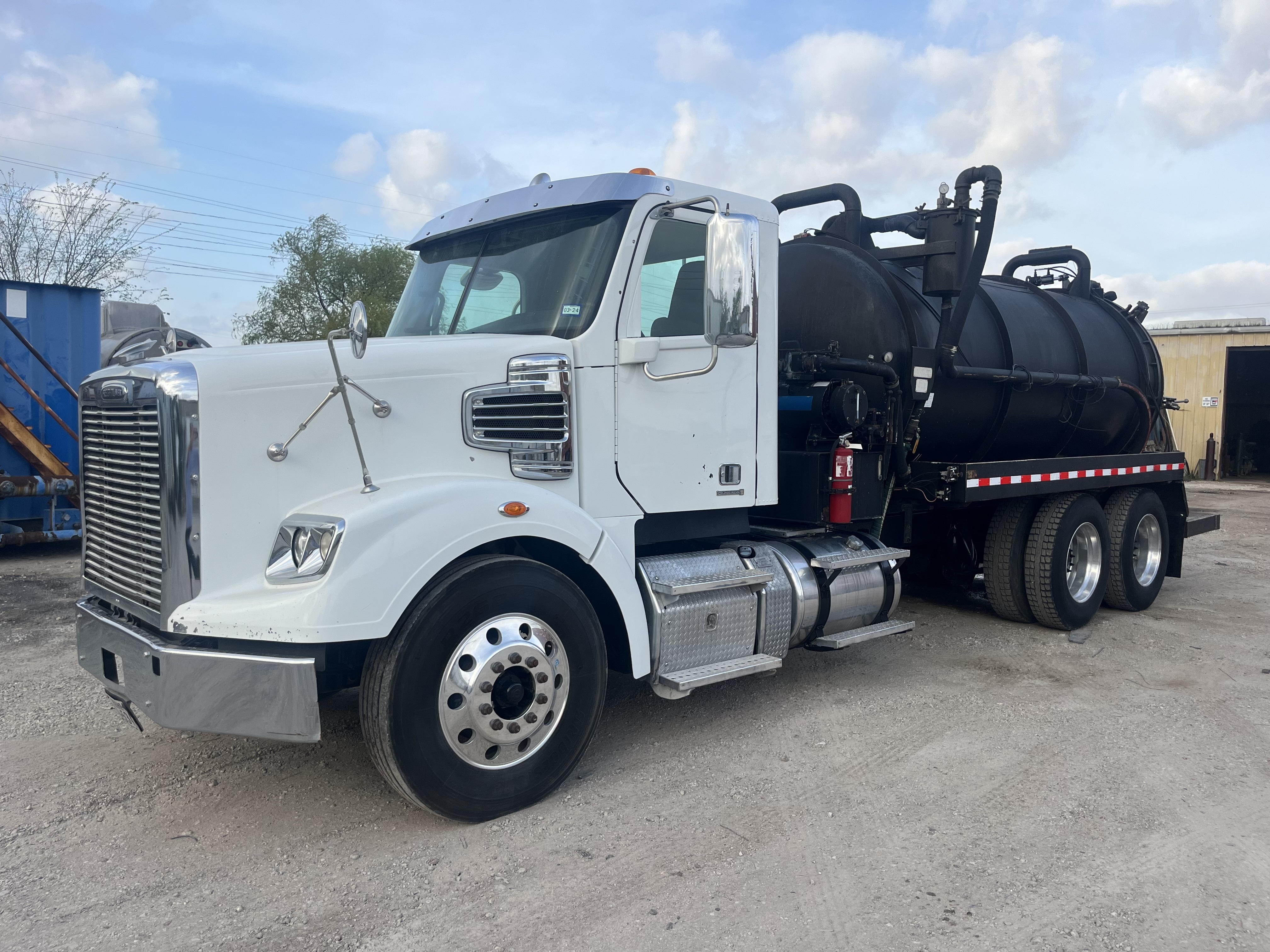 2013 FREIGHTLINER 122SD in Crestwood, IL