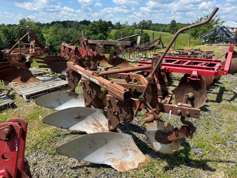 MASSEY FERGUSON 43 in Lewisville, OH