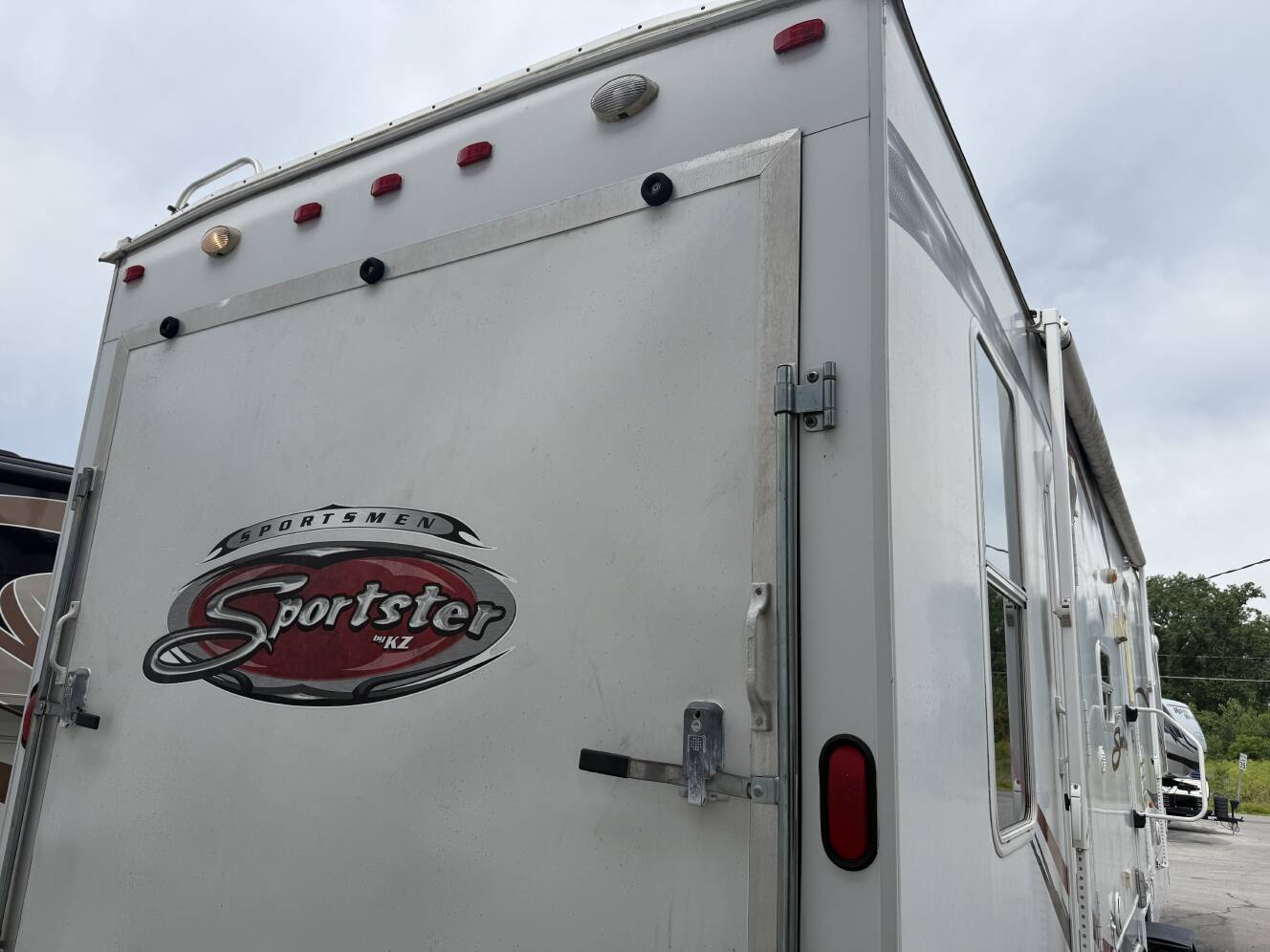 A photo of this 2009 K-Z SPORTSMEN SPORTSTER 2910