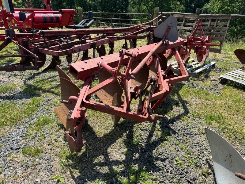 MASSEY FERGUSON 82 in Lewisville, OH