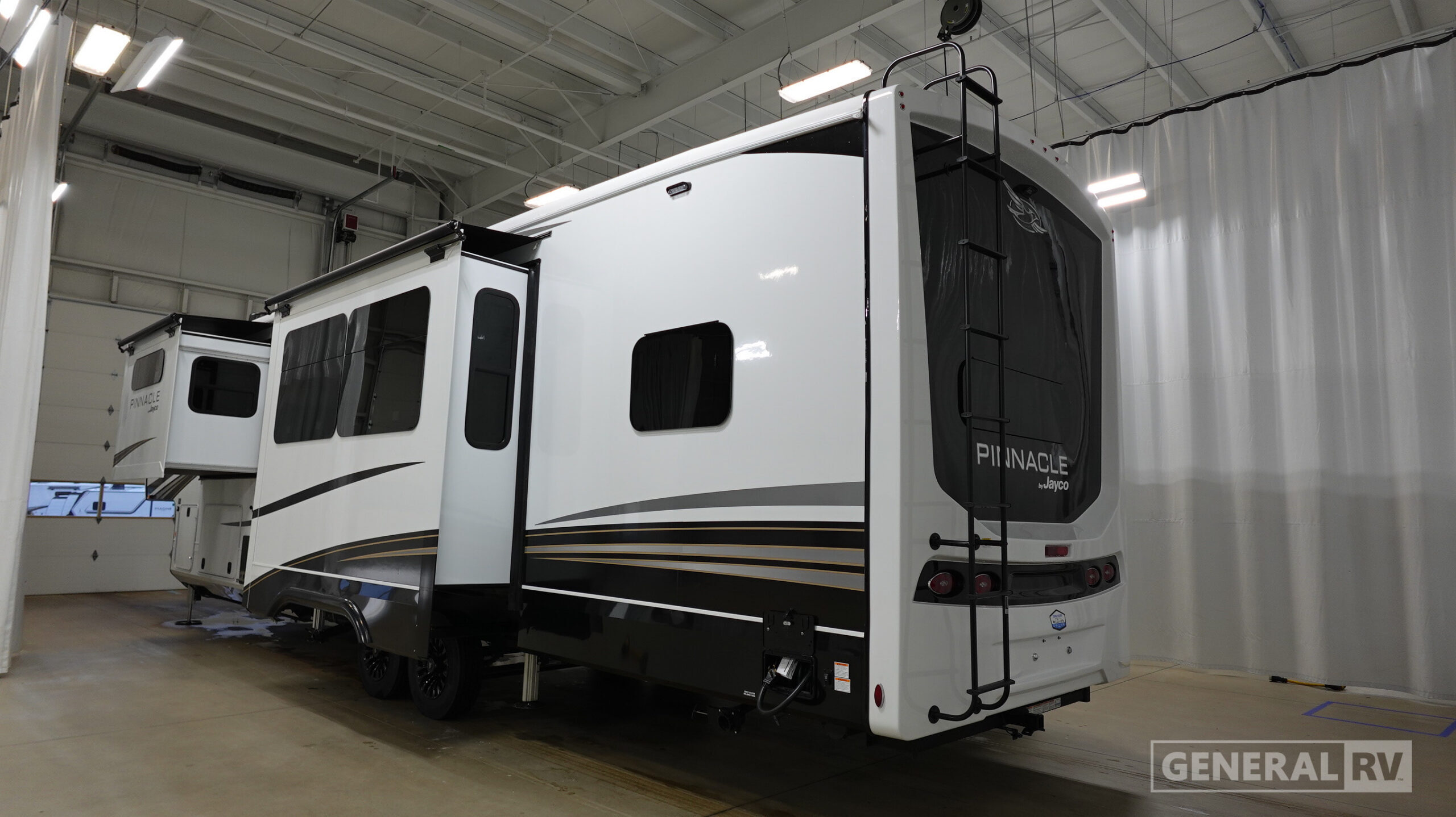 2027 Jayco PINNACLE 38FBRK in brownstown MI