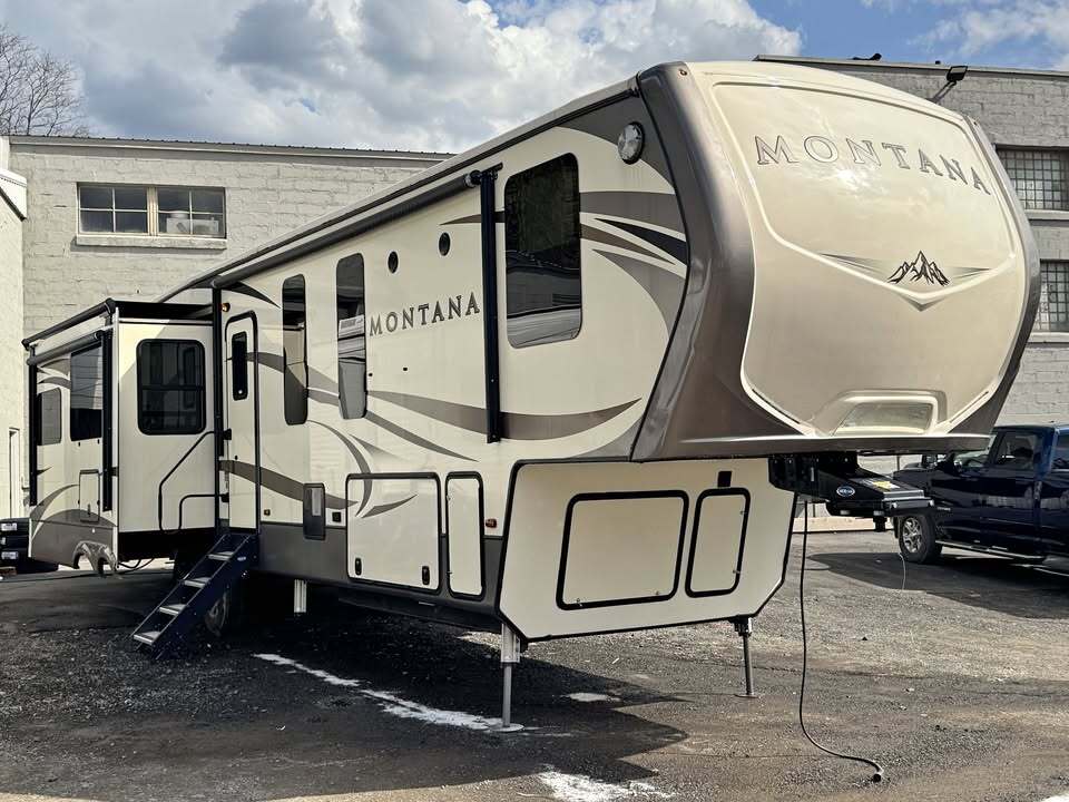 2017 Keystone MONTANA 3950BR RV