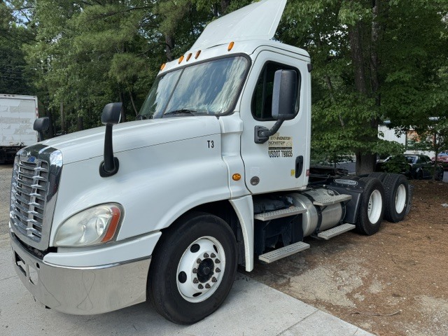 2015 FREIGHTLINER Cascadia 125 in Raleigh, NC