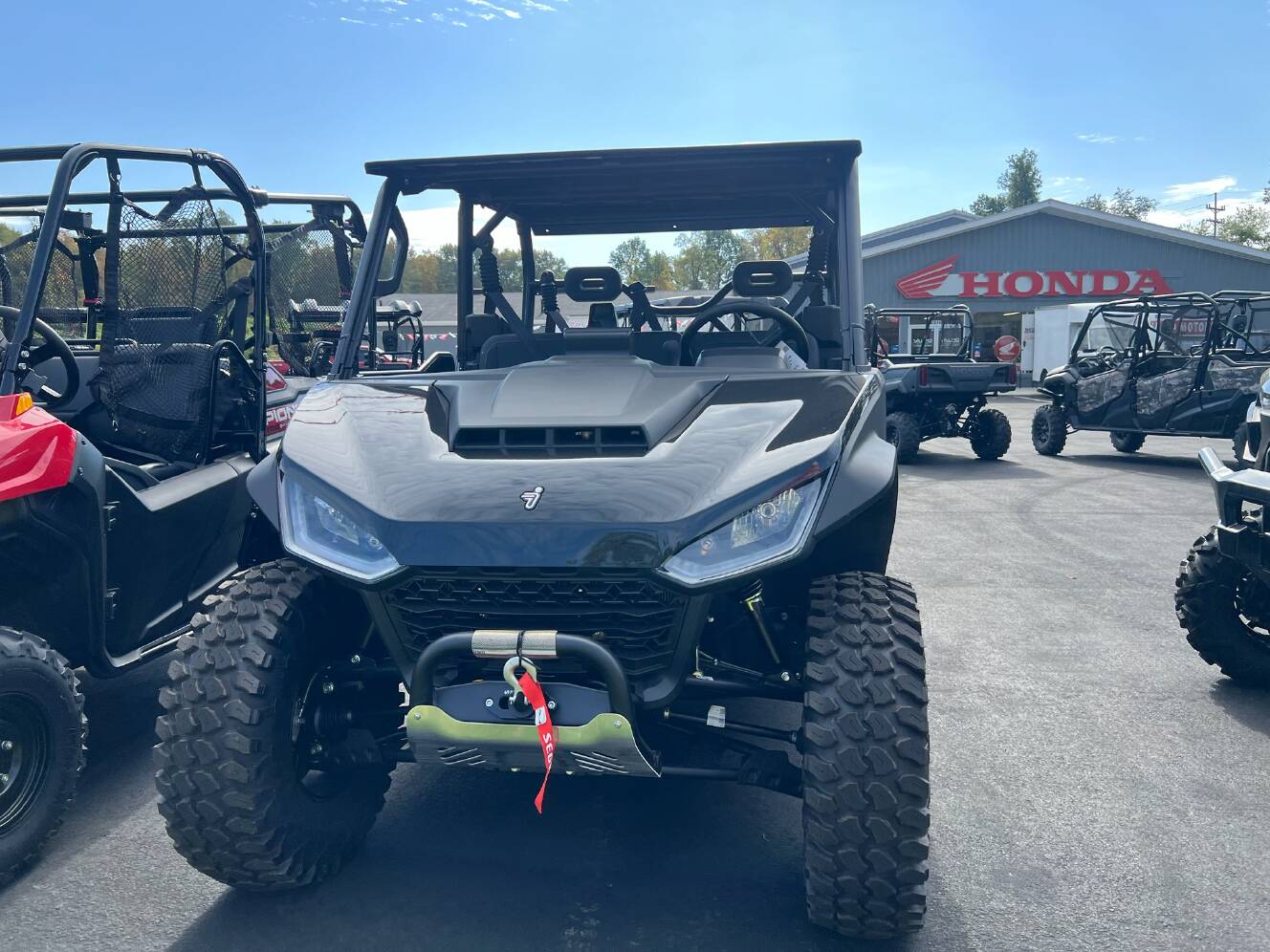 A photo of this 2026 Segway Powersports UT10 P Crew